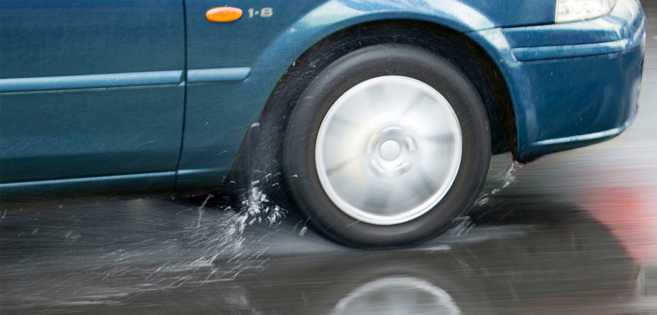 You are currently viewing What is Hydroplaning and how can you prevent it?