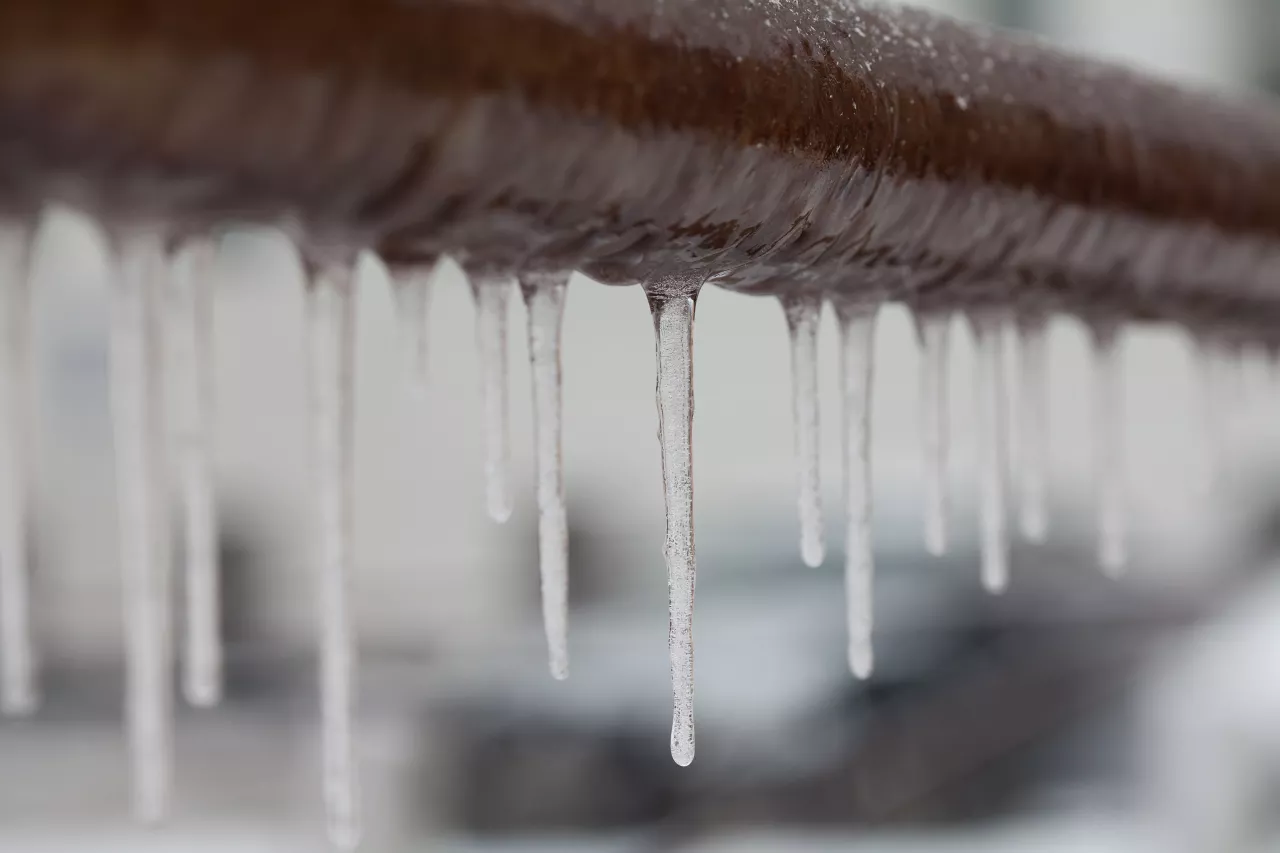 You are currently viewing HOW TO NOTICE AND TAKE ACTION WHEN A PIPE HAS FROZEN OR BURST